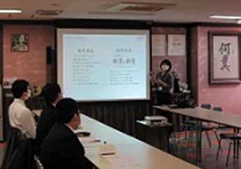 会社見学会コースの様子